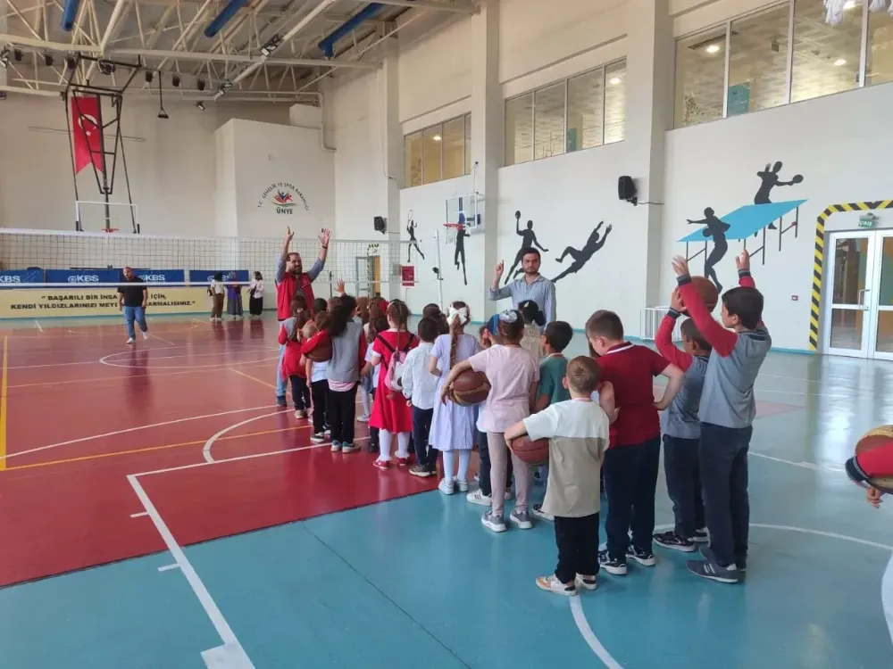 İkizceli öğrenciler Ünye’de eğlenceye doydu