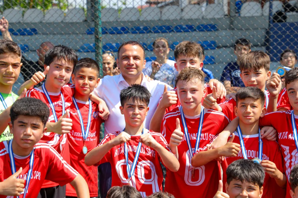 Fatsa Anadoluspor U13 Şampiyonluk kupasını kaldırdı
