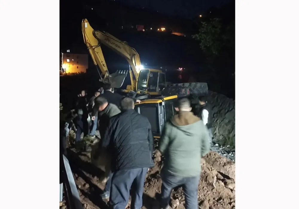 Çatalpınar’da iş makinesi devrildi!