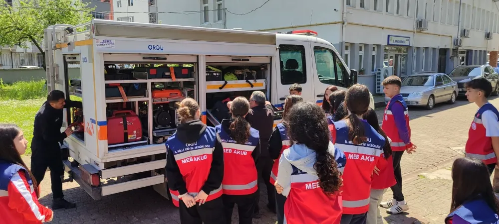Öğrenciler afetlere karşı bilinçleniyor, gönüllülük ruhunu güçlendiriyor