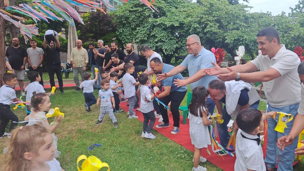 Haznedar’ın miniklerinden babalarına duygusal sürpriz