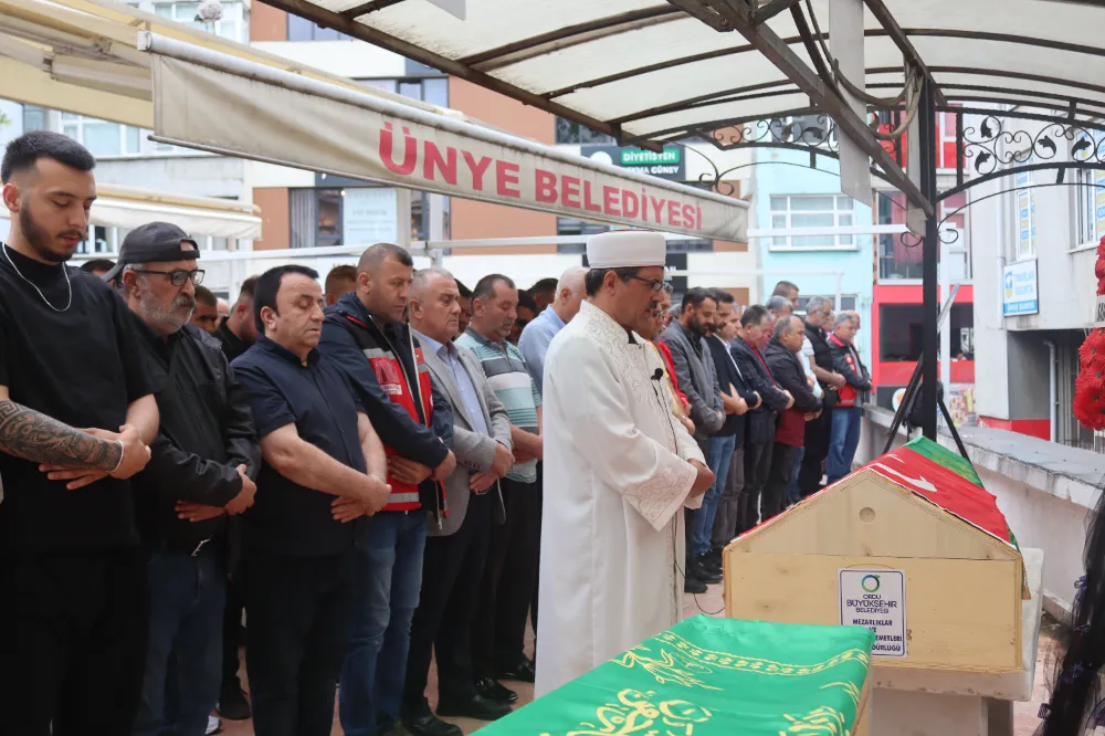 Patlamada hayatını kaybeden Ünyeli sağlıkçı toprağa verildi 