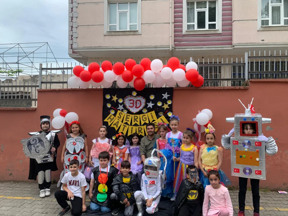 Ünye’de geri dönüşüme duyarlı sergi ve defile dikkat çekti!