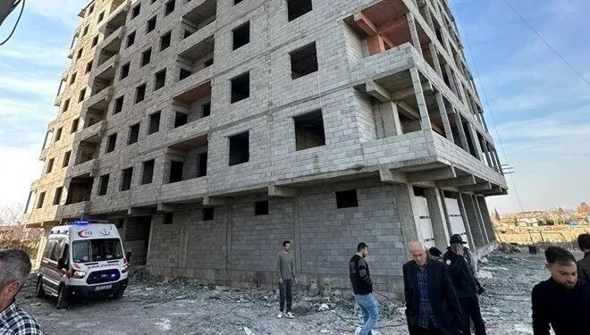 4. Kattan düşen işçi hastaneye kaldırıldı