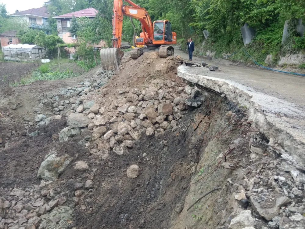 Ordu’nun 4 ilçesinde heyelanda kapanan yollar açıldı… 