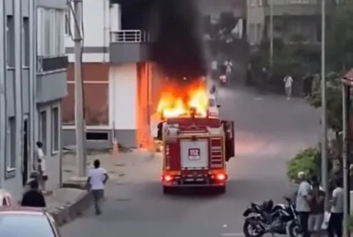 Ünye’de park halindeki kamyonet alev aldı