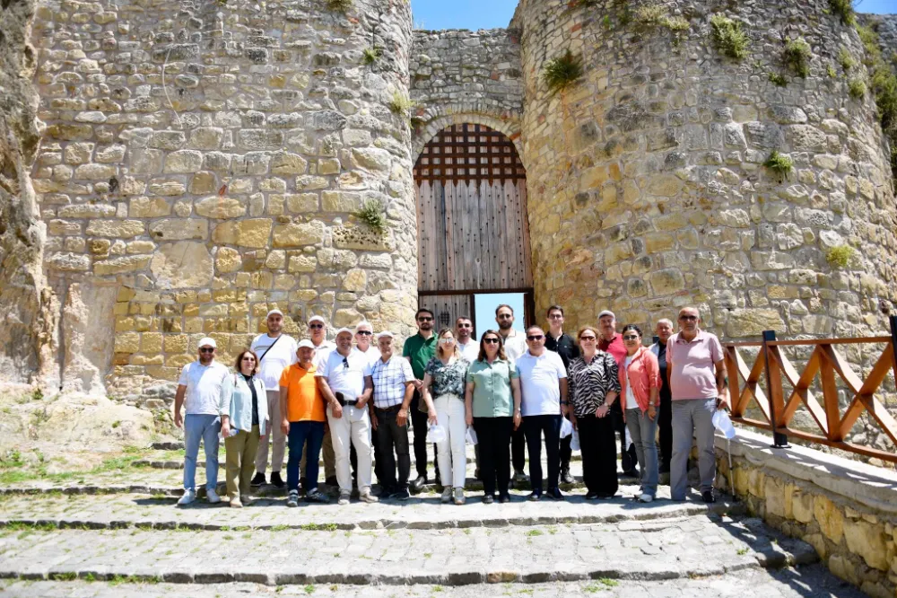 AK Parti’den Kale Ziyareti…