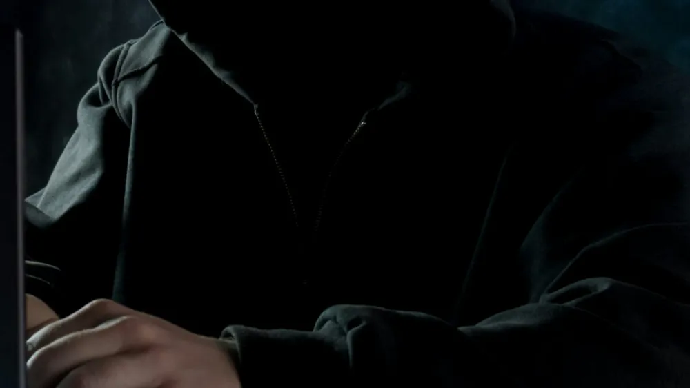 Eşinin dikkati, 73 yaşındaki vatandaşı dolandırılmaktan kurtardı!