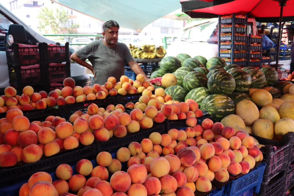 Ünye pazarı sıcaklara teslim