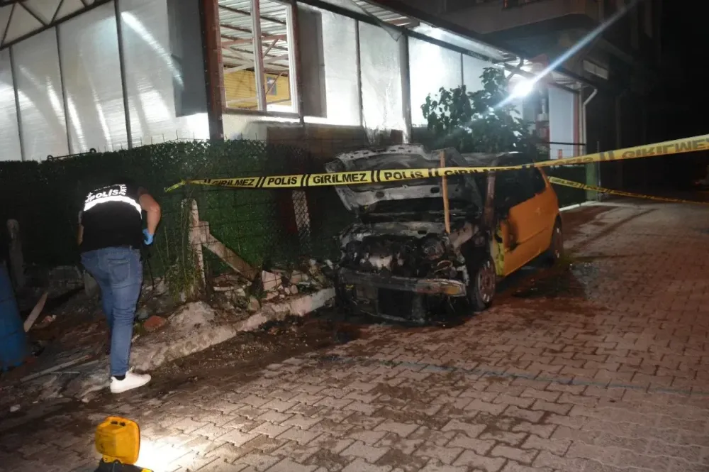 Tamir için bırakılan otomobil yandı