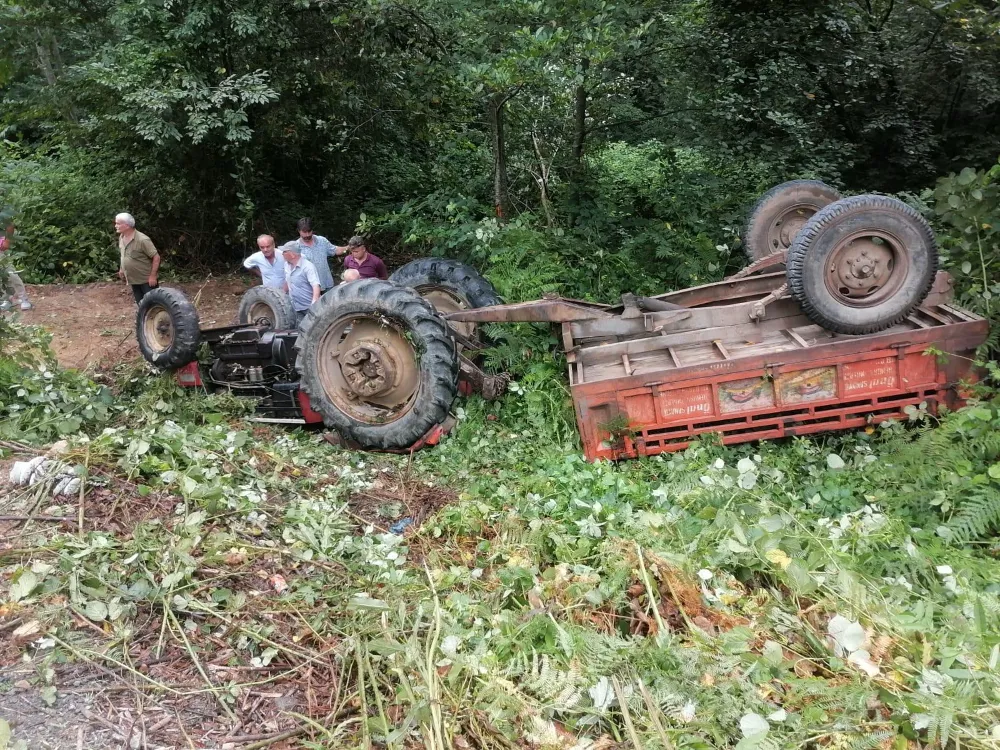 Devrilen traktörün altında kalarak hayatını kaybetti 
