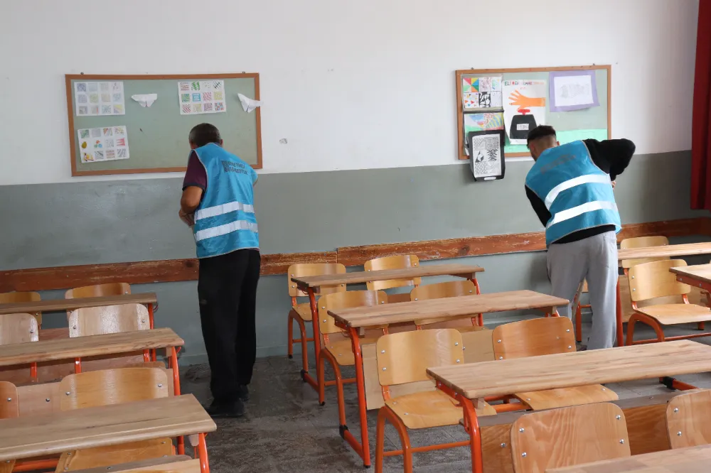 Ünye’de yükümlüler  okulları hazırlıyor