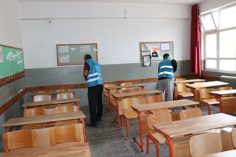 Ünye’de yükümlüler  okulları hazırlıyor