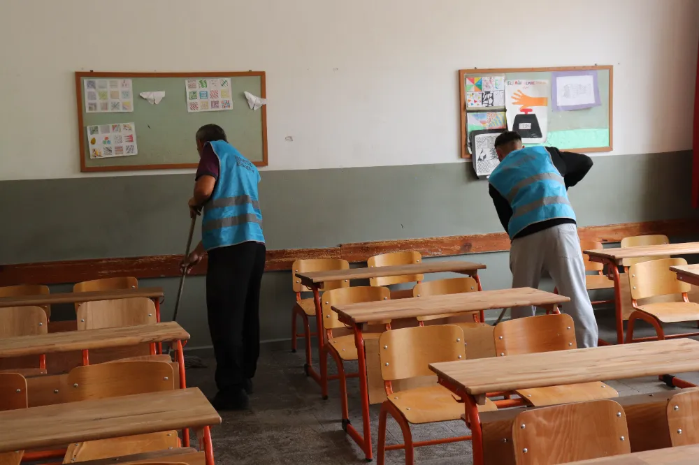 Ünye’de yükümlüler  okulları hazırlıyor