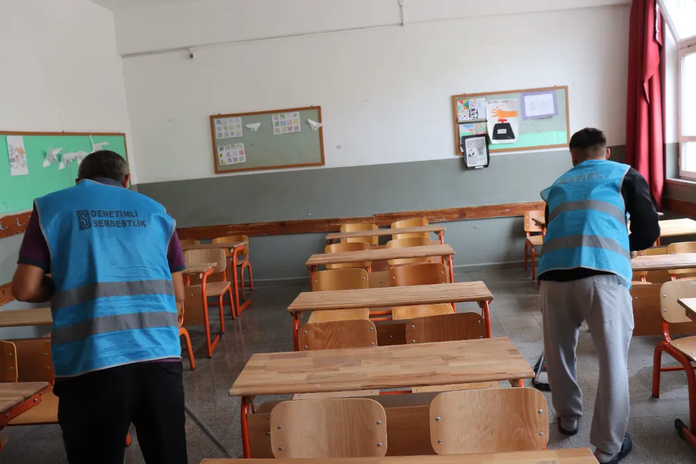 Ünye’de yükümlüler  okulları hazırlıyor