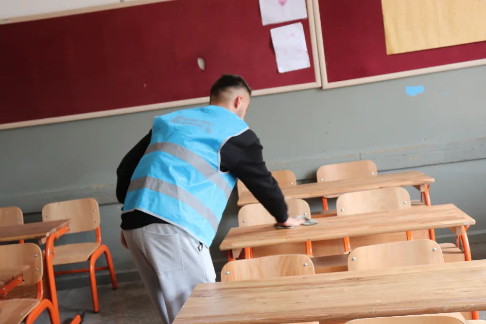 Ünye’de yükümlüler  okulları hazırlıyor