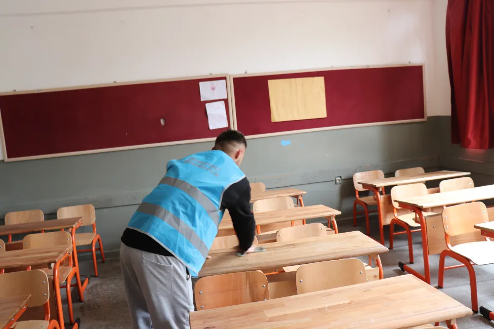 Ünye’de yükümlüler  okulları hazırlıyor