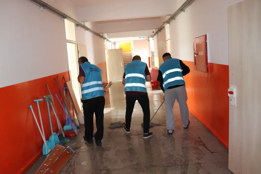 Ünye’de yükümlüler  okulları hazırlıyor