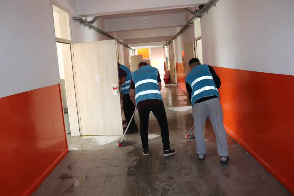 Ünye’de yükümlüler  okulları hazırlıyor