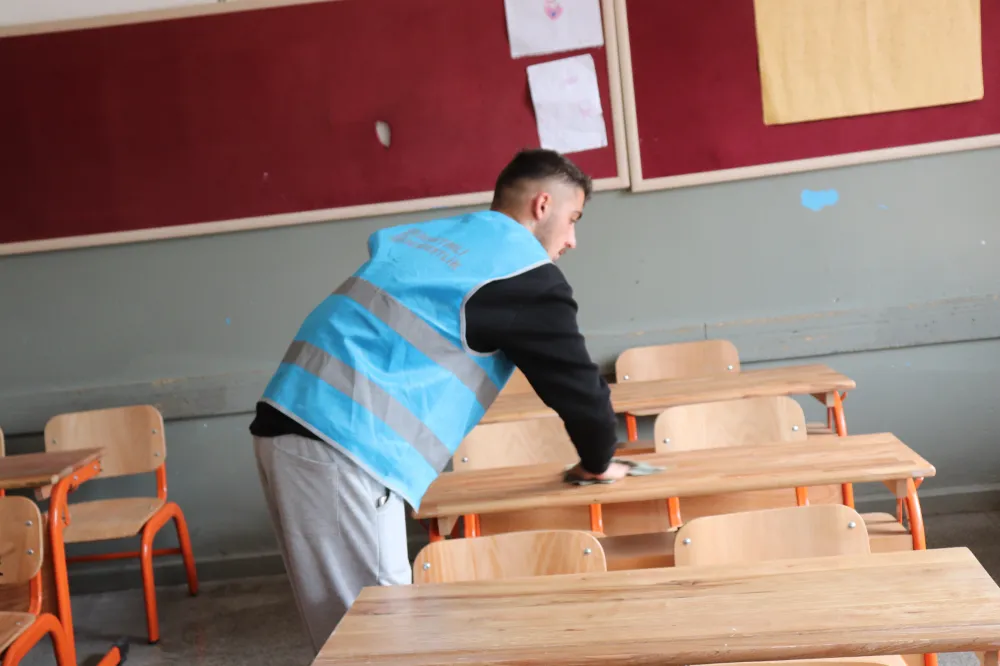 Ünye’de yükümlüler  okulları hazırlıyor