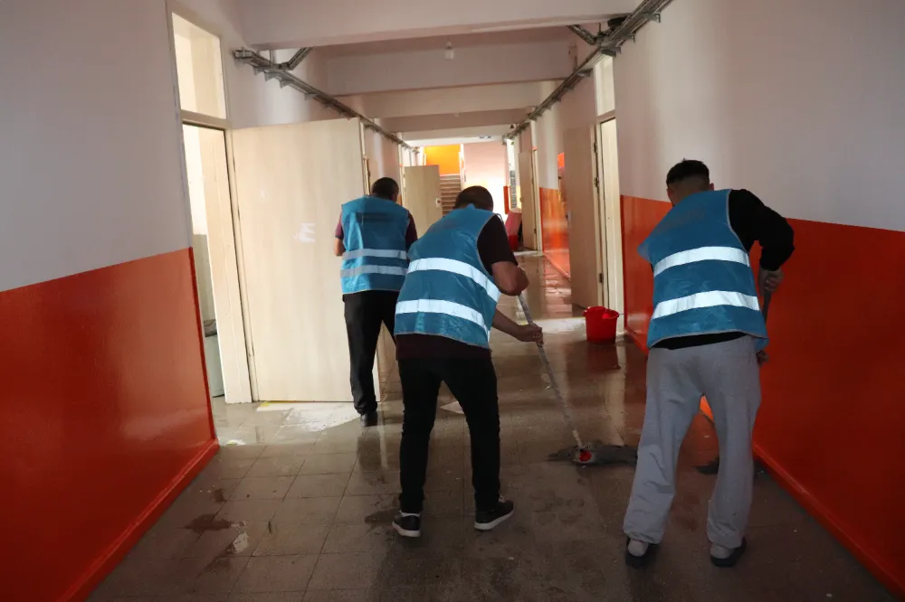 Ünye’de yükümlüler  okulları hazırlıyor