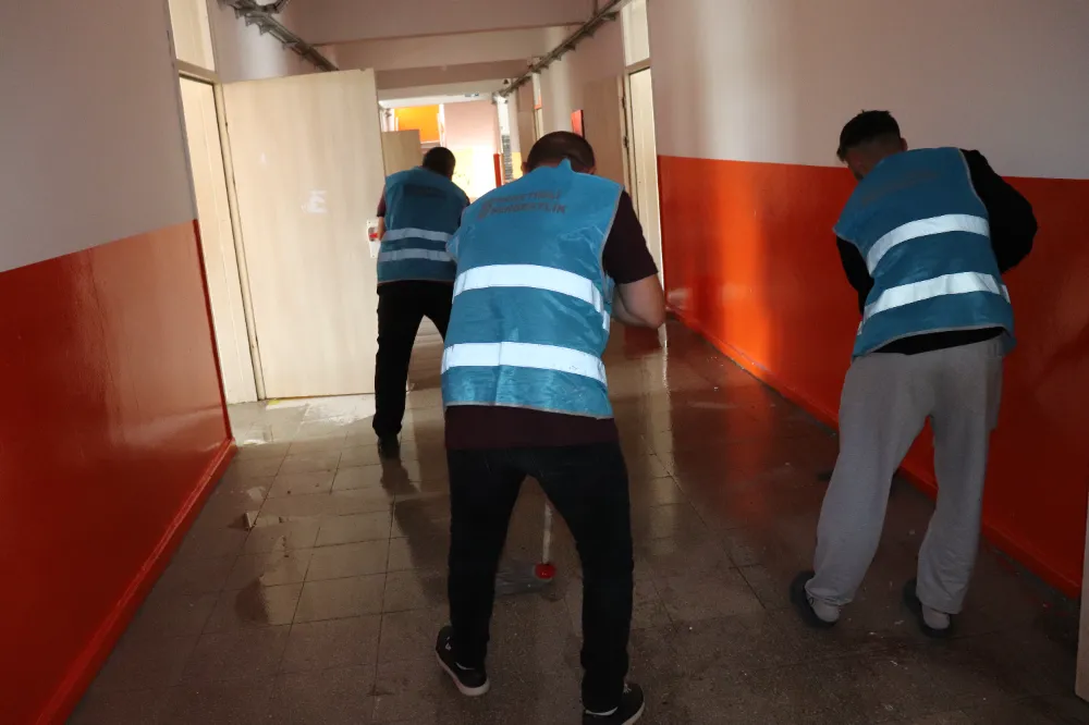 Ünye’de yükümlüler  okulları hazırlıyor