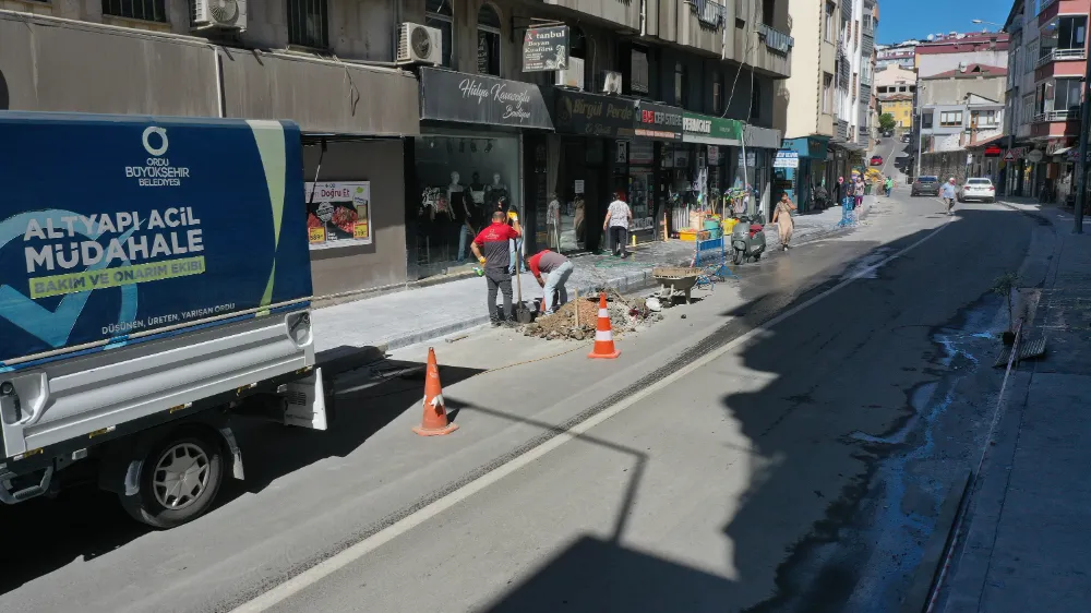 Ünye Saray Caddesi’nin kaldırımları yenileniyor  