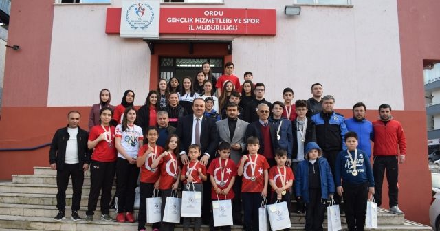 Başarılı sporcular ödüllendirildi