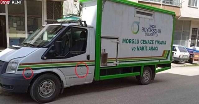 Cenaze aracını kurşunladılar