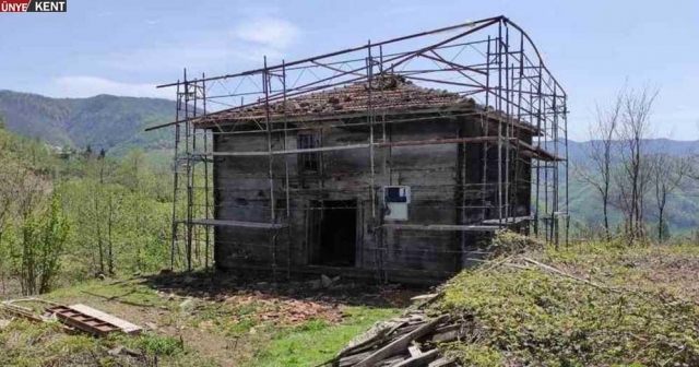 Tarihi cami çalındı!